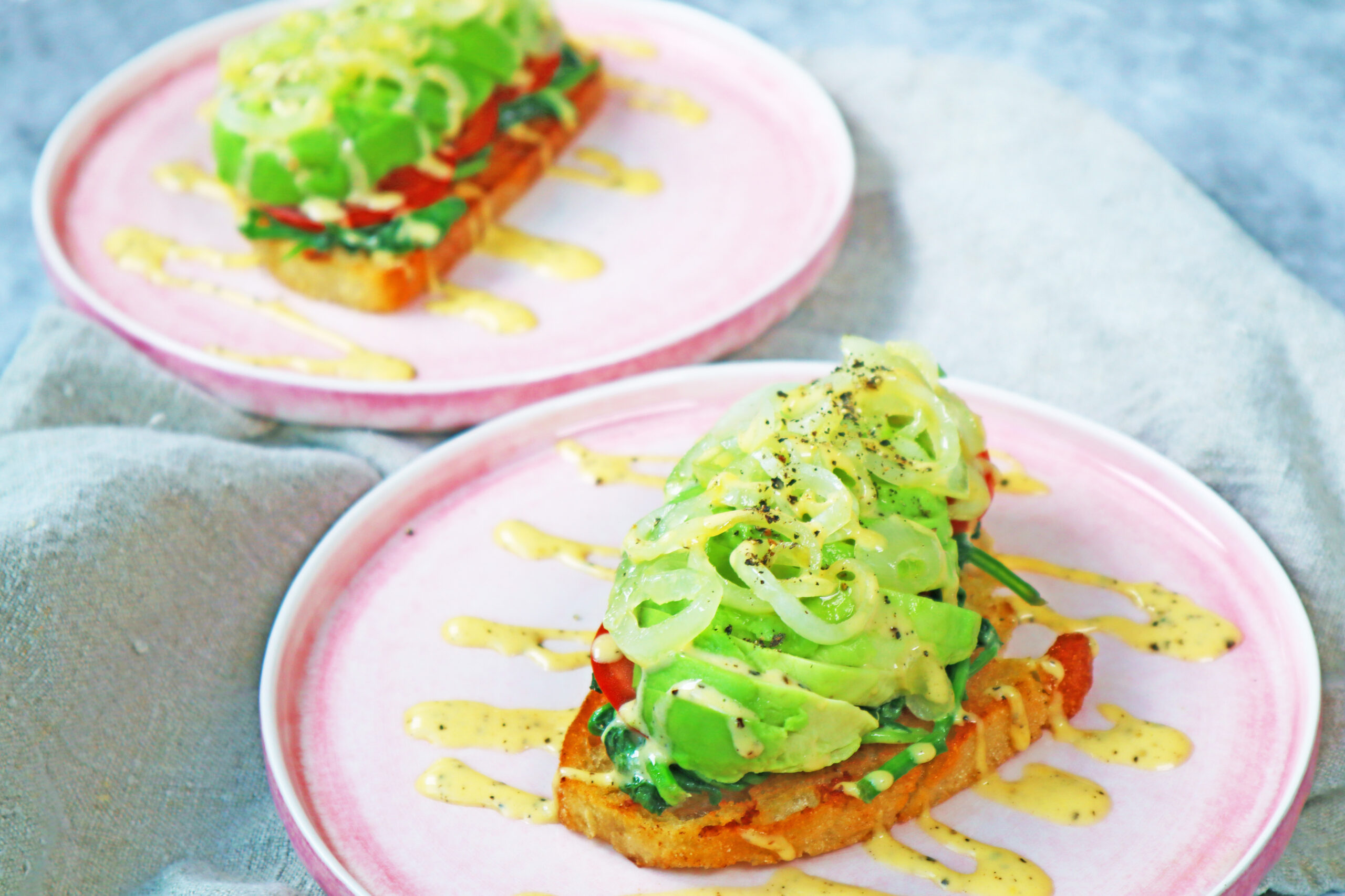 You are currently viewing Avokadomacka med Karamelliserad Lök