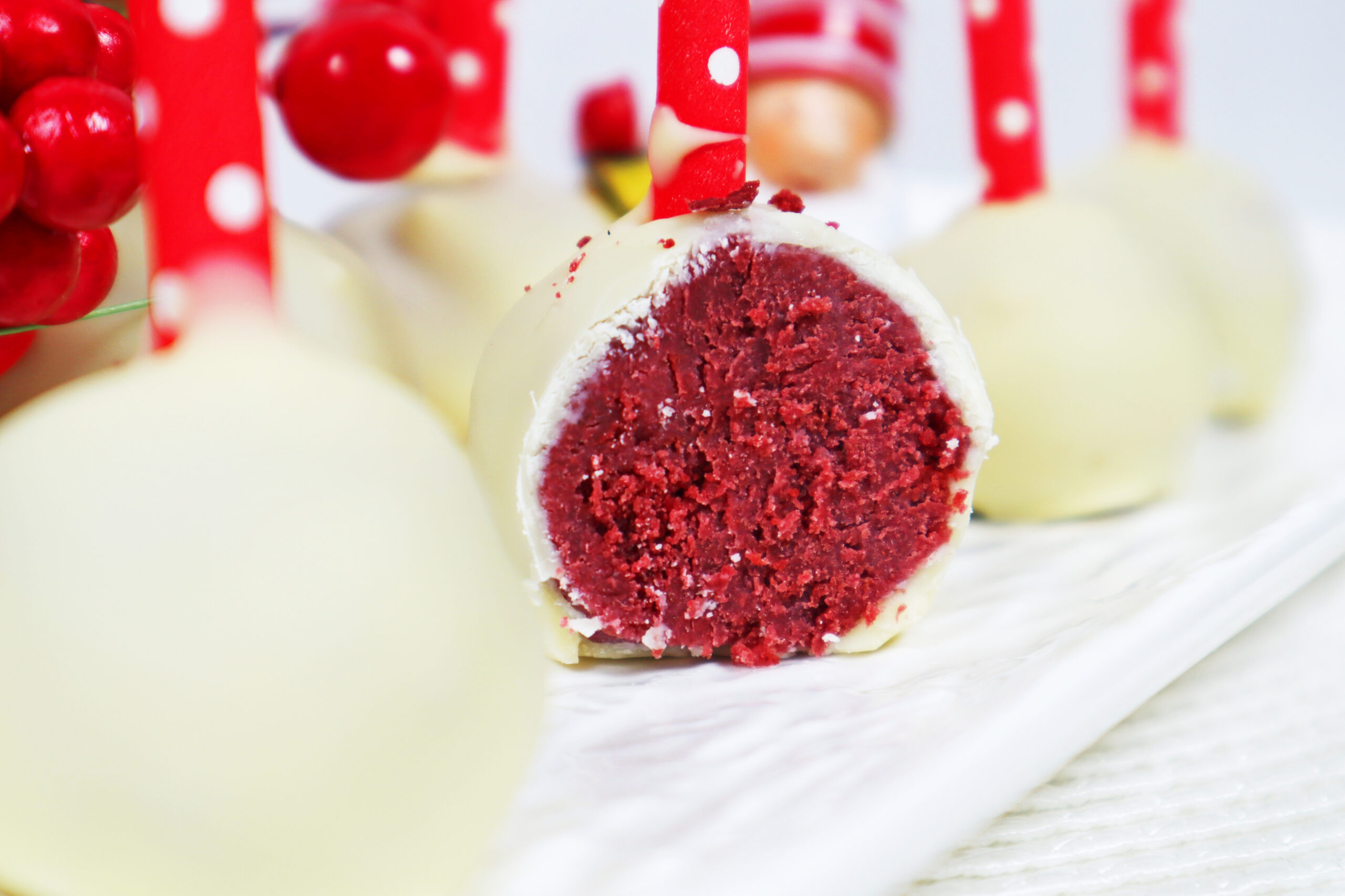 You are currently viewing Red Velvet Cake Pops